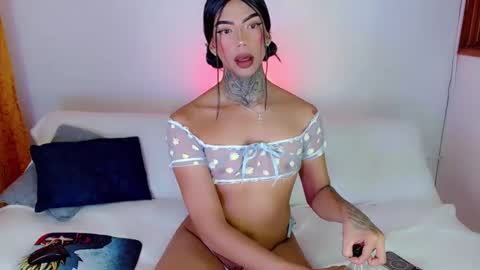 Snapshot of laura_sweet7 chatting on March 2025 04:17:02 AM Laura online show from March 2025 04:17:02 AM