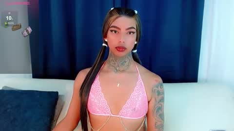 Snapshot of laura_sweet7 chatting on October 2025 05:48:02 AM Laura online show from October 2025 05:48:02 AM