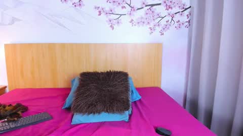 Laura online show from October 2025 03:04:01 AM