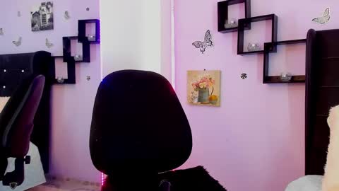 Snapshot of laurablue_ chatting on December 2024 01:37:02 AM Laura Blue online show from December 2024 01:37:02 AM