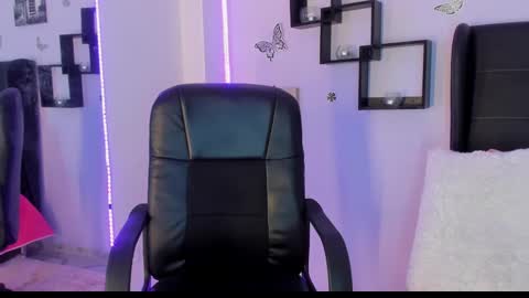 Snapshot of laurablue_ chatting on February 2025 01:58:01 AM Laura Blue online show from February 2025 01:58:01 AM