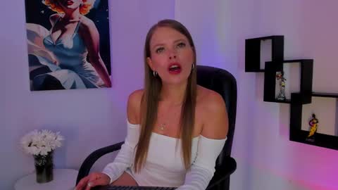 Snapshot of laurablue_ chatting on February 2025 02:43:02 PM Laura Blue online show from February 2025 02:43:02 PM