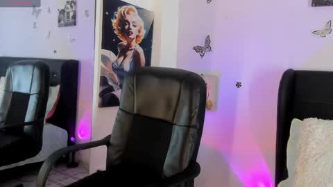 Snapshot of laurablue_ chatting on September 2025 08:55:02 PM Laura Blue online show from September 2025 08:55:02 PM