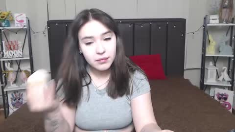 LauraHlot online show from February 2025 06:42:02 PM