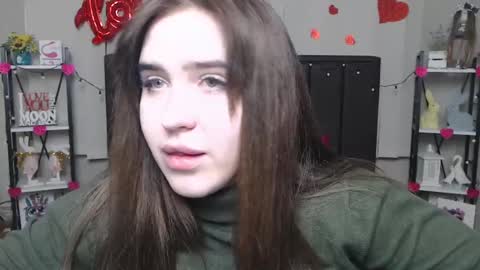 LauraHlot online show from February 2025 01:00:01 AM