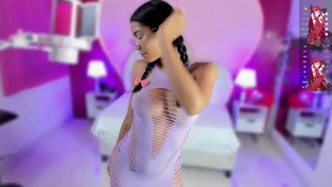 Laura MartinGMT-5 2200-0600 online show from February 2025 12:06:01 AM