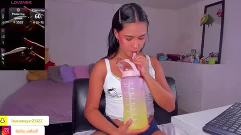 Snapshot of lauramayer chatting on March 2025 02:20:01 AM Laura Mayer online show from March 2025 02:20:01 AM