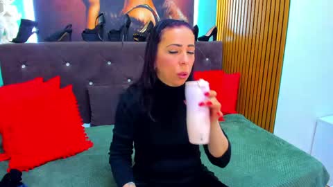 Laura online show from April 2026 03:24:01 AM