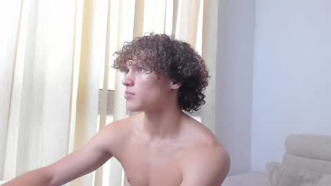 Laureent online show from December 2024 05:32:02 PM