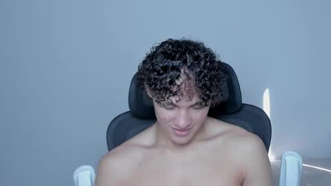 Laureent online show from October 2025 06:12:01 PM