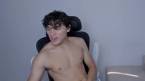 Laureent online show from November 2025 05:57:01 PM