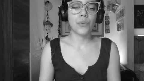 Lauren online show from December 2024 12:28:01 AM