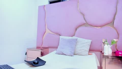 laurendpink online show from July 2026 01:58:01 PM