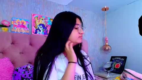 Snapshot of laurenelovex chatting on January 2026 04:50:02 AM Laurene online show from January 2026 04:50:02 AM