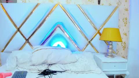 Snapshot of laurenhu chatting on February 2025 06:09:01 AM Lauren Hu online show from February 2025 06:09:01 AM