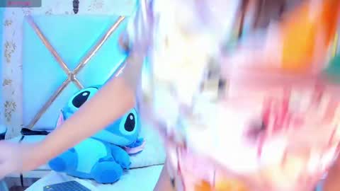 Snapshot of laurenhu chatting on February 2025 05:45:01 AM Lauren Hu online show from February 2025 05:45:01 AM