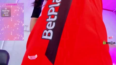 Snapshot of laurenhu chatting on November 2025 03:06:01 AM Lauren Hu online show from November 2025 03:06:01 AM