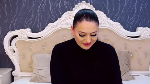 Laura online show from December 2025 05:51:02 PM