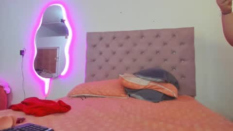 Snapshot of laurenlaine99 chatting on March 2025 07:37:02 PM laurenlaine online show from March 2025 07:37:02 PM