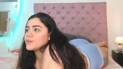 laurenlaine online show from March 2026 04:40:01 PM