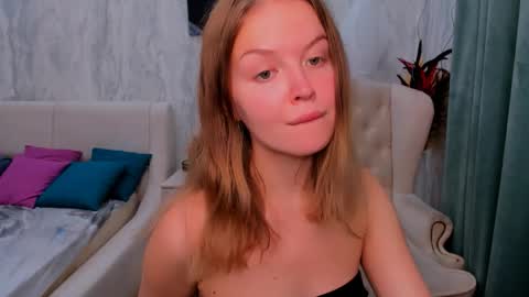 laurennhill online show from September 2025 12:23:02 AM