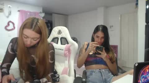 Snapshot of laurenphillipsx chatting on February 2026 09:33:01 PM Lauren online show from February 2026 09:33:01 PM