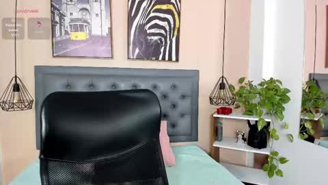 Snapshot of laurenrosee_ chatting on September 2025 02:39:02 PM Lauren online show from September 2025 02:39:02 PM