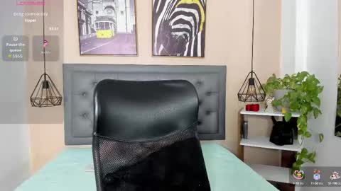 Snapshot of laurenrosee_ chatting on November 2025 01:56:02 PM Lauren online show from November 2025 01:56:02 PM