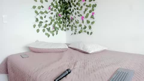 laurensmith9 online show from May 2026 05:10:02 PM