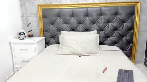 Snapshot of laurensnow1_ chatting on December 2024 06:55:02 PM Lauren online show from December 2024 06:55:02 PM