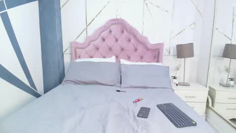 Snapshot of laurensnow1_ chatting on February 2025 04:31:01 PM Lauren online show from February 2025 04:31:01 PM