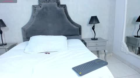 Snapshot of laurensnow1_ chatting on October 2025 04:03:02 PM Lauren online show from October 2025 04:03:02 PM