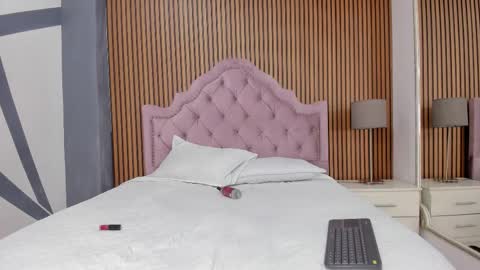 Snapshot of laurensnow1_ chatting on October 2025 01:56:02 PM Lauren online show from October 2025 01:56:02 PM