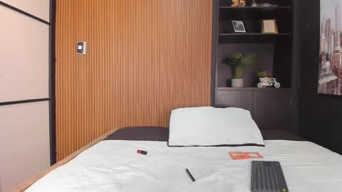 Snapshot of laurensnow1_ chatting on December 2025 02:22:01 PM Lauren online show from December 2025 02:22:01 PM