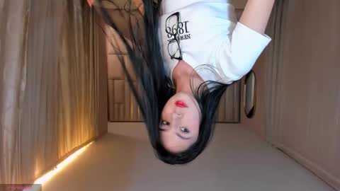 Snapshot of laurentconnor chatting on October 2025 11:46:02 PM Lau online show from October 2025 11:46:02 PM