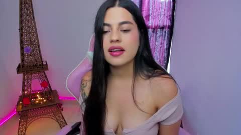 Snapshot of laurenth_foxy chatting on December 2024 06:17:01 PM lau online show from December 2024 06:17:01 PM