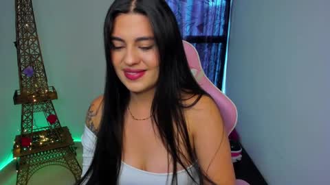 Snapshot of laurenth_foxy chatting on December 2024 07:03:02 PM lau online show from December 2024 07:03:02 PM