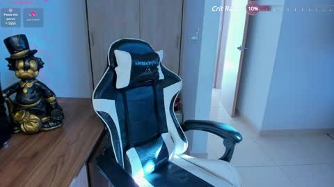 Snapshot of laurenth_foxy chatting on January 2025 09:10:01 PM lau online show from January 2025 09:10:01 PM