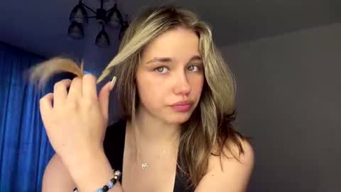 Snapshot of laurineleconey chatting on June 2026 01:17:02 PM Bella online show from June 2026 01:17:02 PM