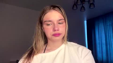 Snapshot of laurineleconey chatting on July 2026 05:36:02 AM Bella online show from July 2026 05:36:02 AM