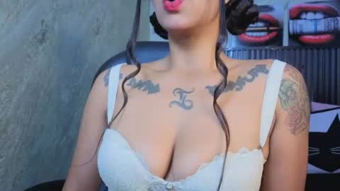 Lauryn online show from July 2026 03:38:02 PM