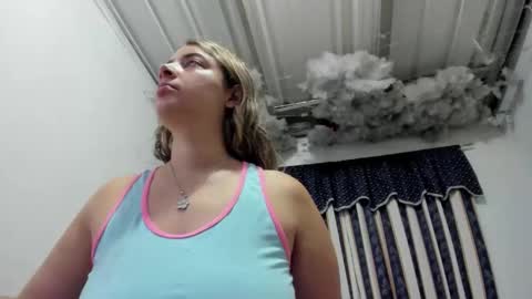 Snapshot of lauu_g chatting on May 2026 10:01:02 AM Lauu G online show from May 2026 10:01:02 AM