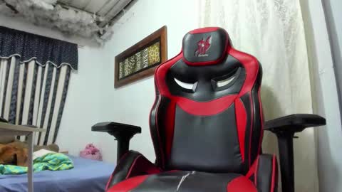 Snapshot of lauu_g chatting on May 2026 10:44:02 AM Lauu G online show from May 2026 10:44:02 AM