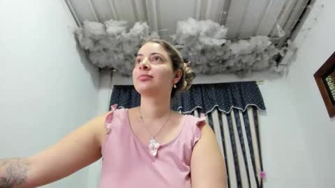 Snapshot of lauu_g chatting on May 2026 09:26:02 AM Lauu G online show from May 2026 09:26:02 AM