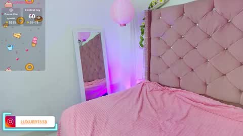 Snapshot of lauxury_ chatting on November 2025 03:18:02 AM lau online show from November 2025 03:18:02 AM