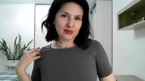 Diana  online show from September 2025 06:07:01 PM