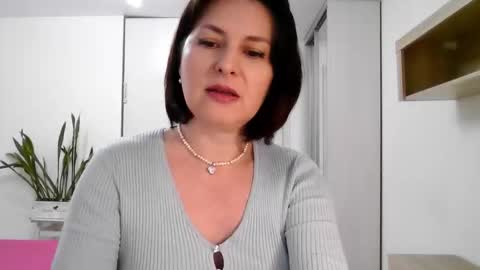 Diana  online show from November 2025 06:09:02 PM