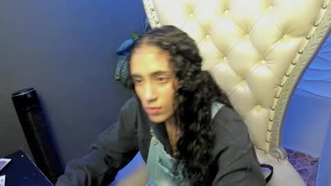 Layla online show from October 2025 01:23:01 AM