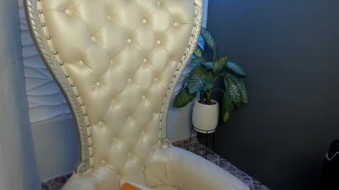 Layla online show from October 2025 01:46:01 AM