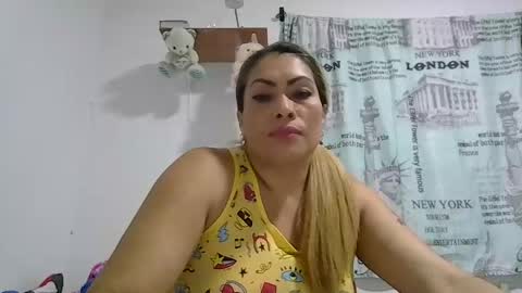 layla_astrum online show from November 2025 10:04:02 PM